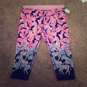 Lilly Pulitzer Size XL LUXLETIC cropped leggings